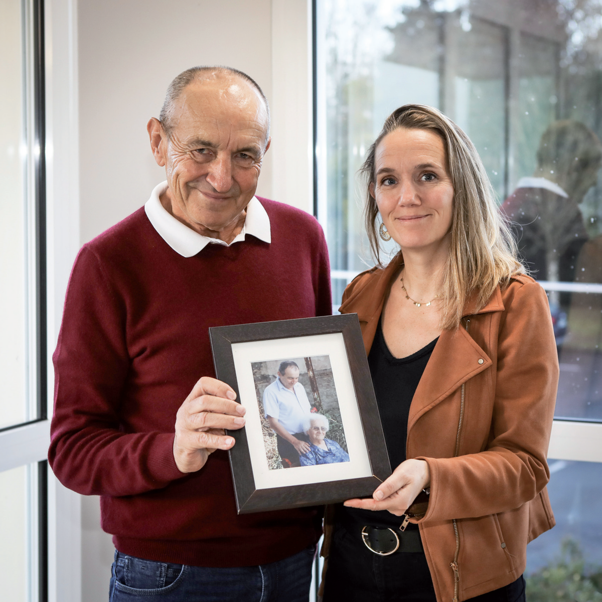 Joël Soulard et sa fille Magali. Sur la photo, on découvre Joël en compagnie de sa maman Constance.
© Patricia Robineau Photographe