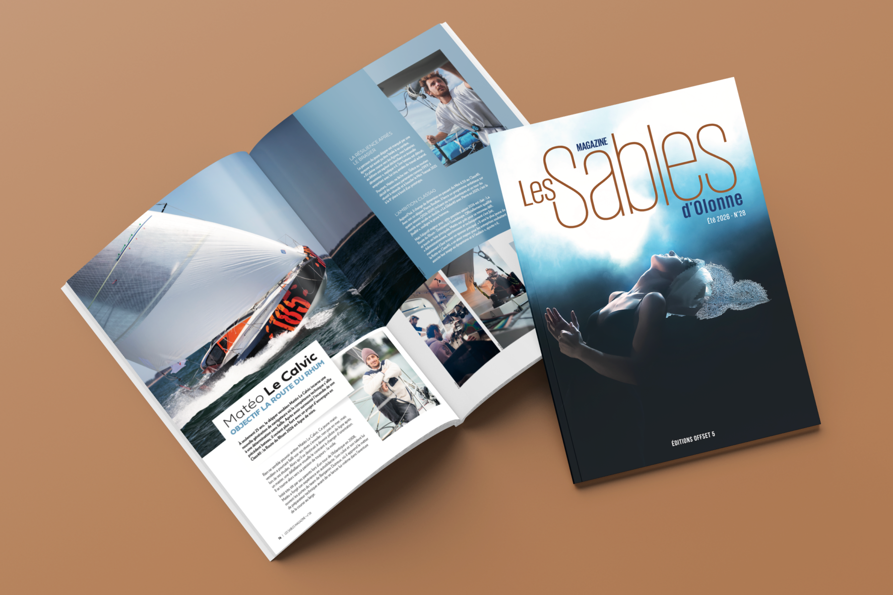 Deux magazines sont présentés : l'un fermé, avec la couverture titrée Les Sables d'Olonne avec une femme flottant dans l'eau, et l'autre ouvert, avec des articles et des photos de voile et de personnes à Challans. - Édition Offset 5 (Partenaire de votre communication locale en Vendée)
